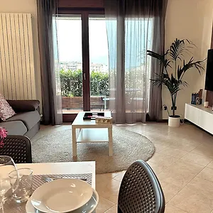 https://la-quercia-top-floor-flat.hotelinveneto.com